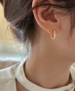 Diamond-embedded Mobius Ear Clip Women's Simple Twisted