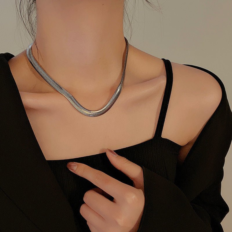 European And American Ins Fashionable Retro Simple High-grade Titanium Steel Necklace - الصورة 2