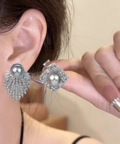 Fashion And Fully-jewelled Alloy Stud Earrings Female Niche